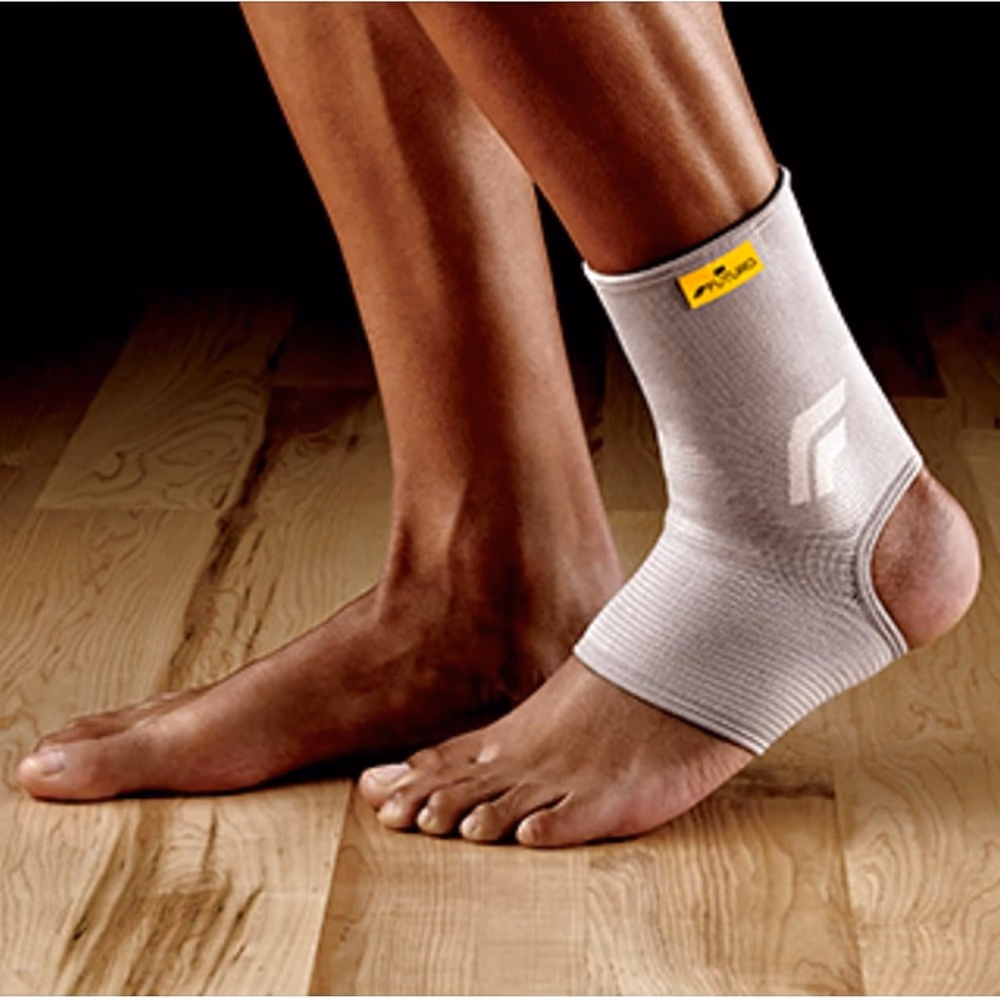 3M Futuro Ankle Comfort Support (76581) - Small Size - 1 Ankle Support 2