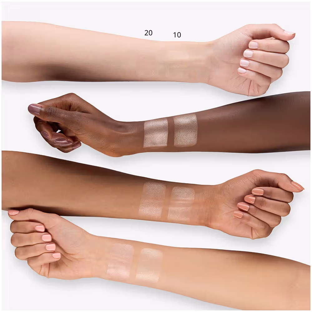 Essence 10 Gimme Glow Highlighter Glowy Champagne 2